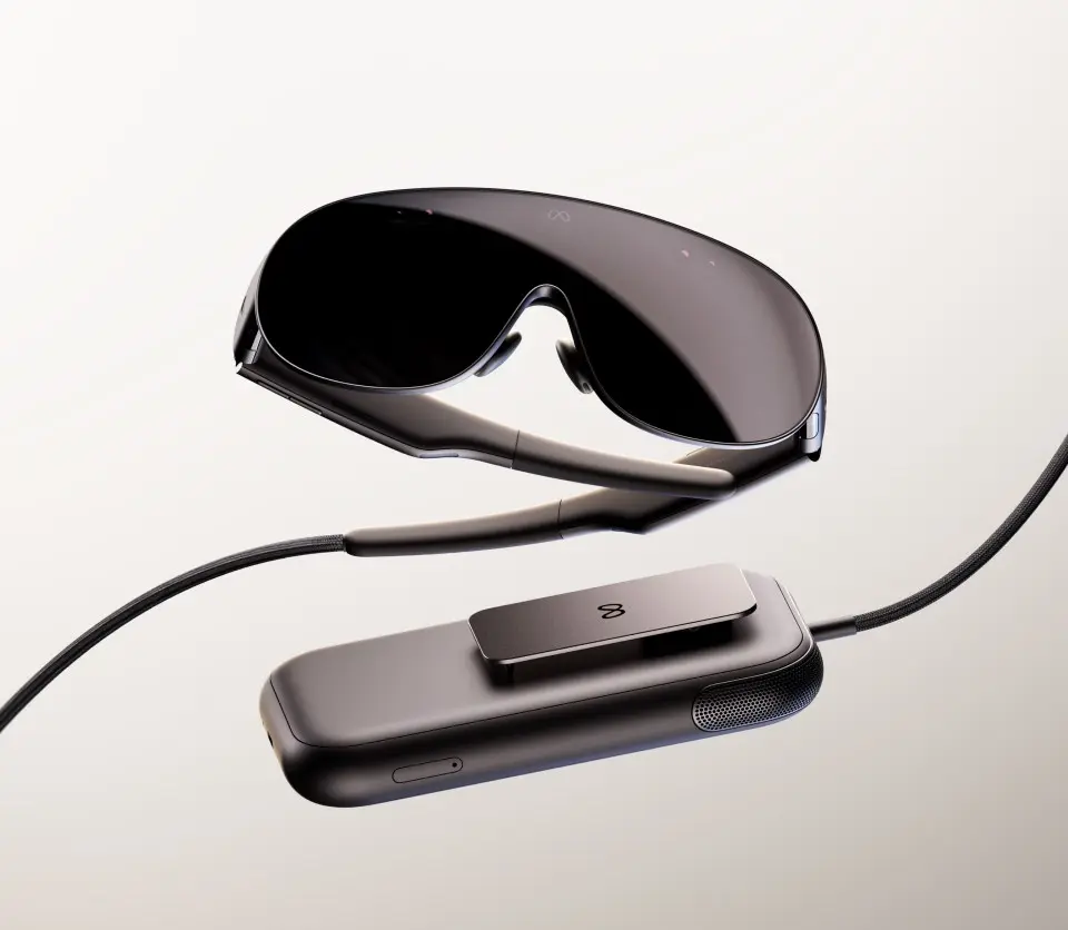 Meta VR Glasses 與外接運算模組的官方產品照